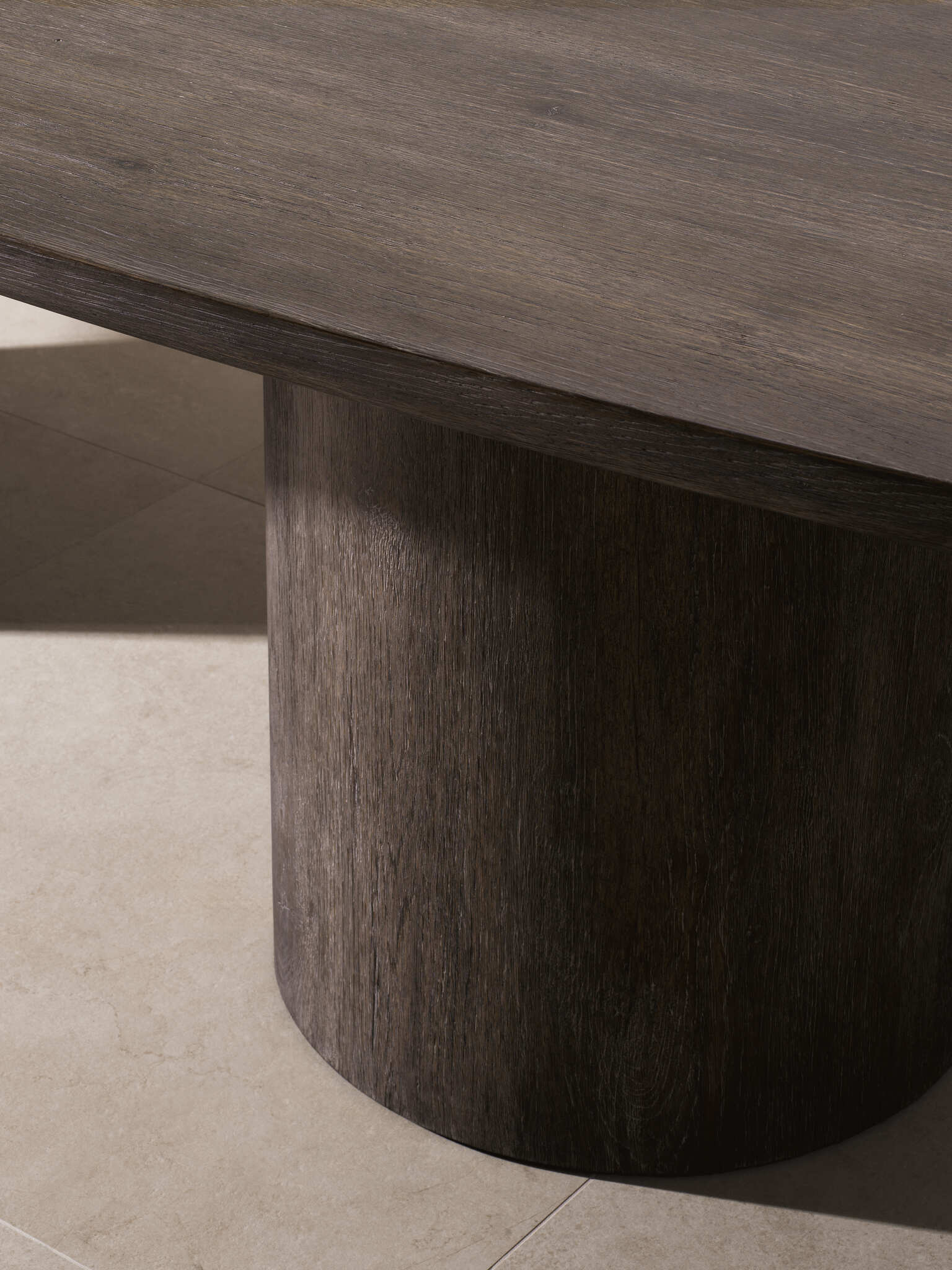 Eichholtz Möbelkollektion 2024 mit organischen Formen, neutralen Farben und hochwertiger Verarbeitung. Moderne Sofas, Sessel und Tische mit eleganten Details für stilvolles Wohnen.
