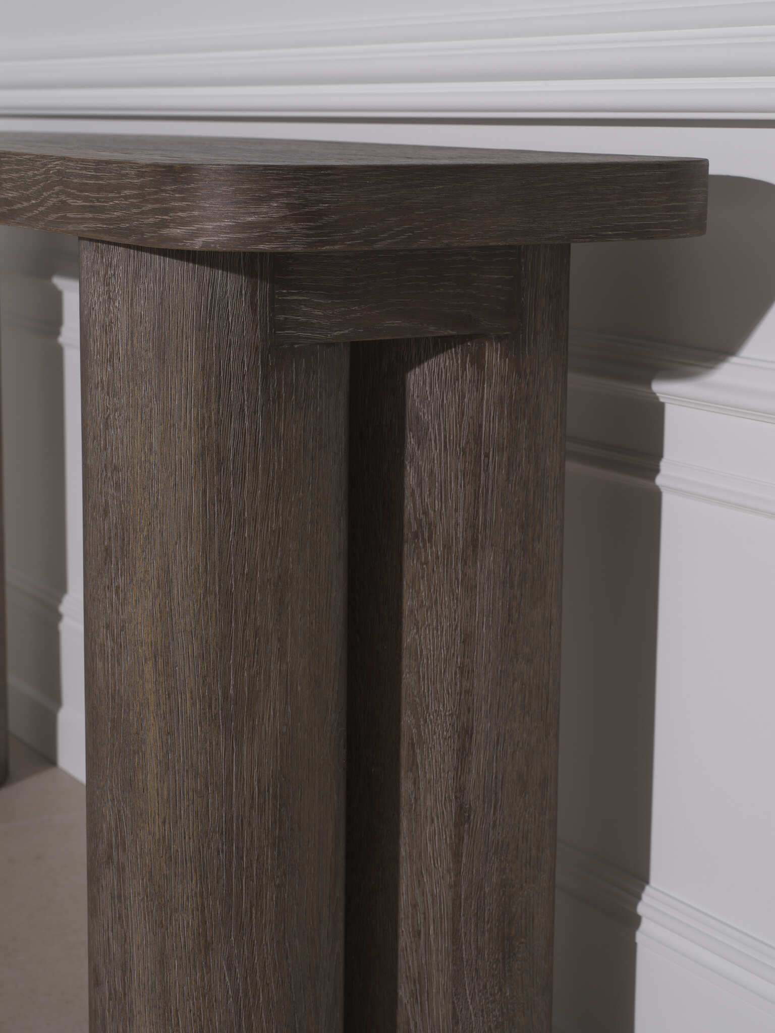 Eichholtz Möbelkollektion 2024 mit organischen Formen, neutralen Farben und hochwertiger Verarbeitung. Moderne Sofas, Sessel und Tische mit eleganten Details für stilvolles Wohnen.