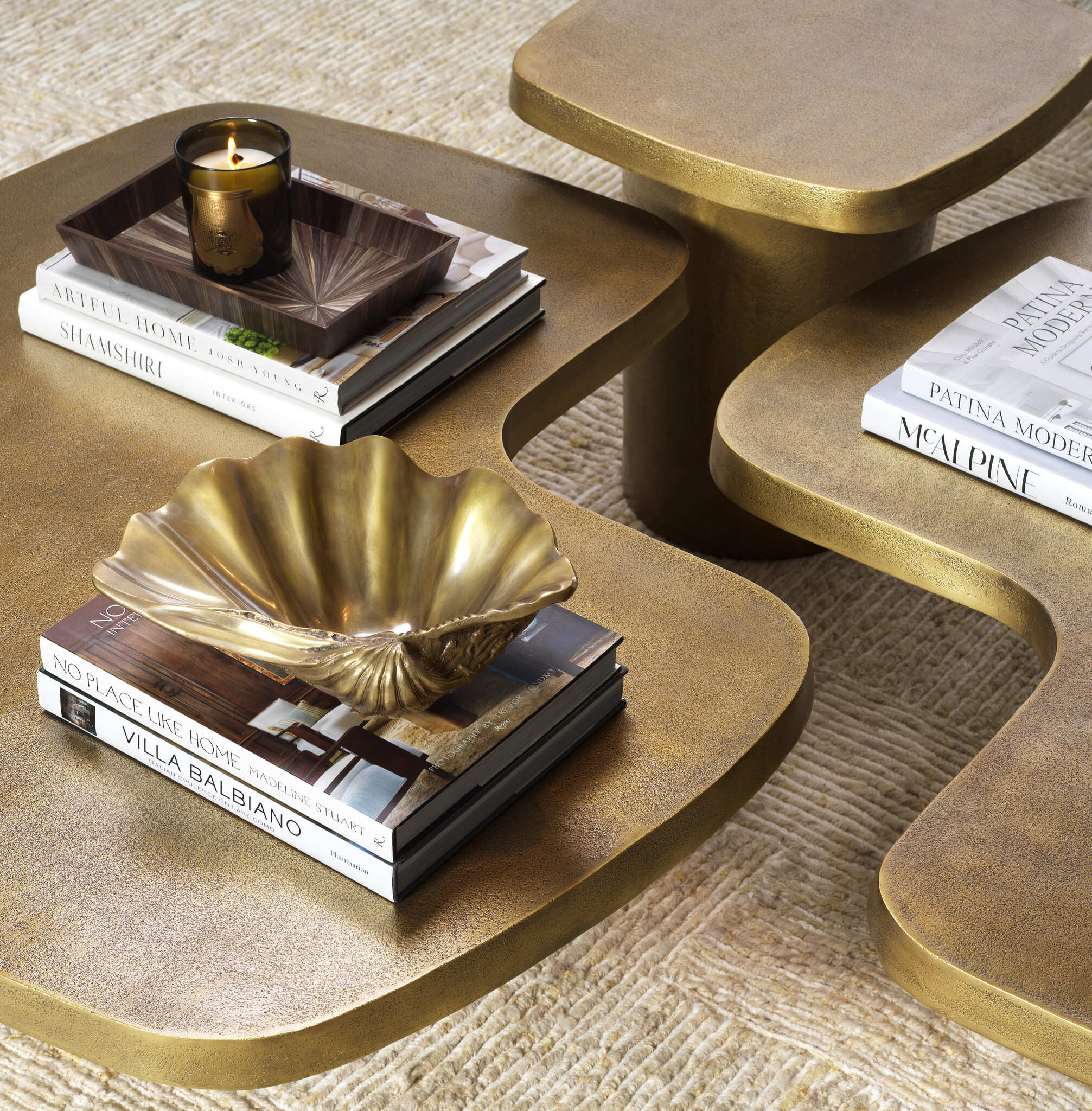 Eichholtz Möbelkollektion präsentiert auf der Salone del Mobile 2025 in Mailand – luxuriöses Interieurdesign mit edlen Materialien und modernen Formen.
