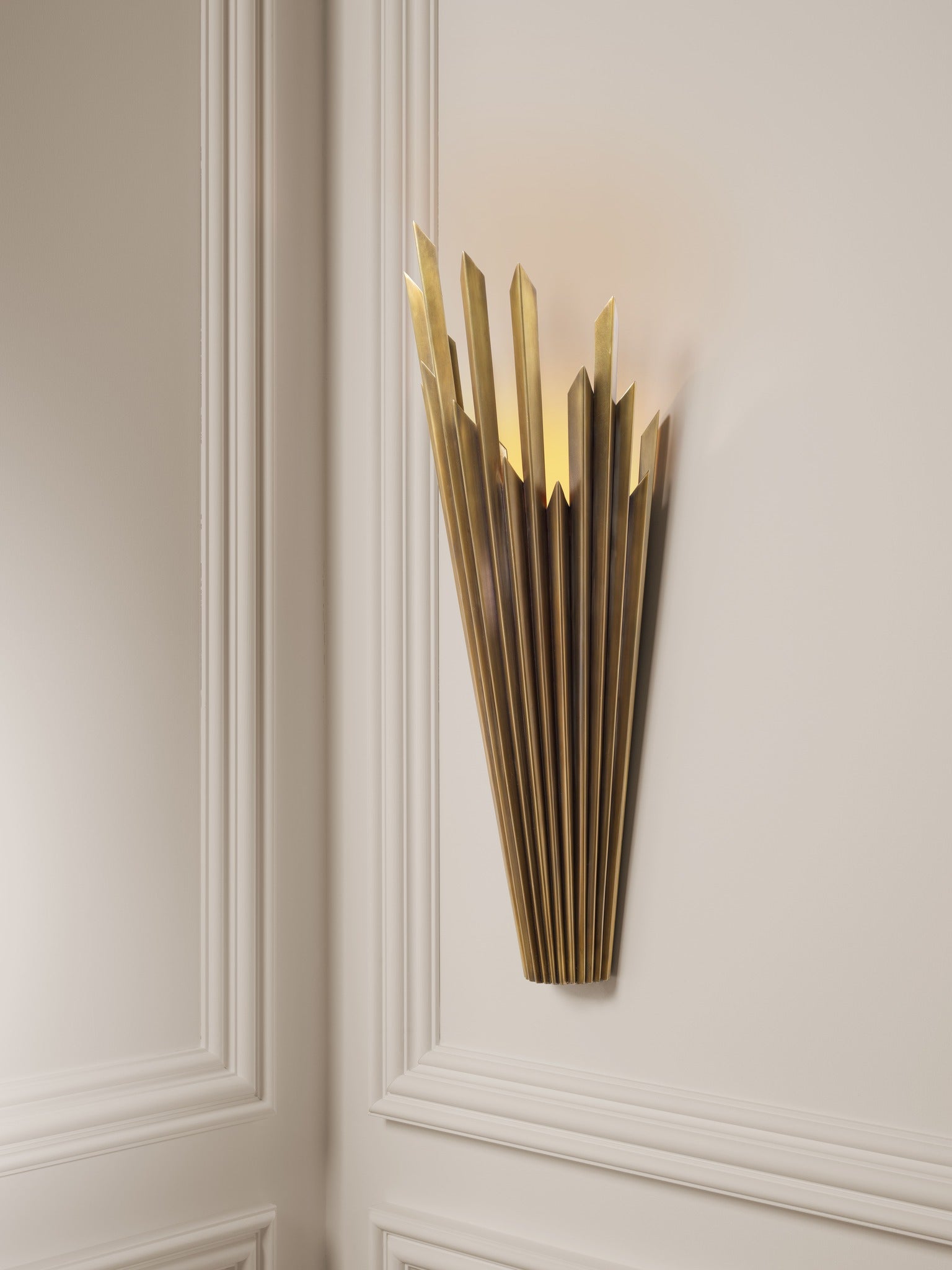 Eichholtz Möbelkollektion präsentiert auf der Salone del Mobile 2025 in Mailand – luxuriöses Interieurdesign mit edlen Materialien und modernen Formen.