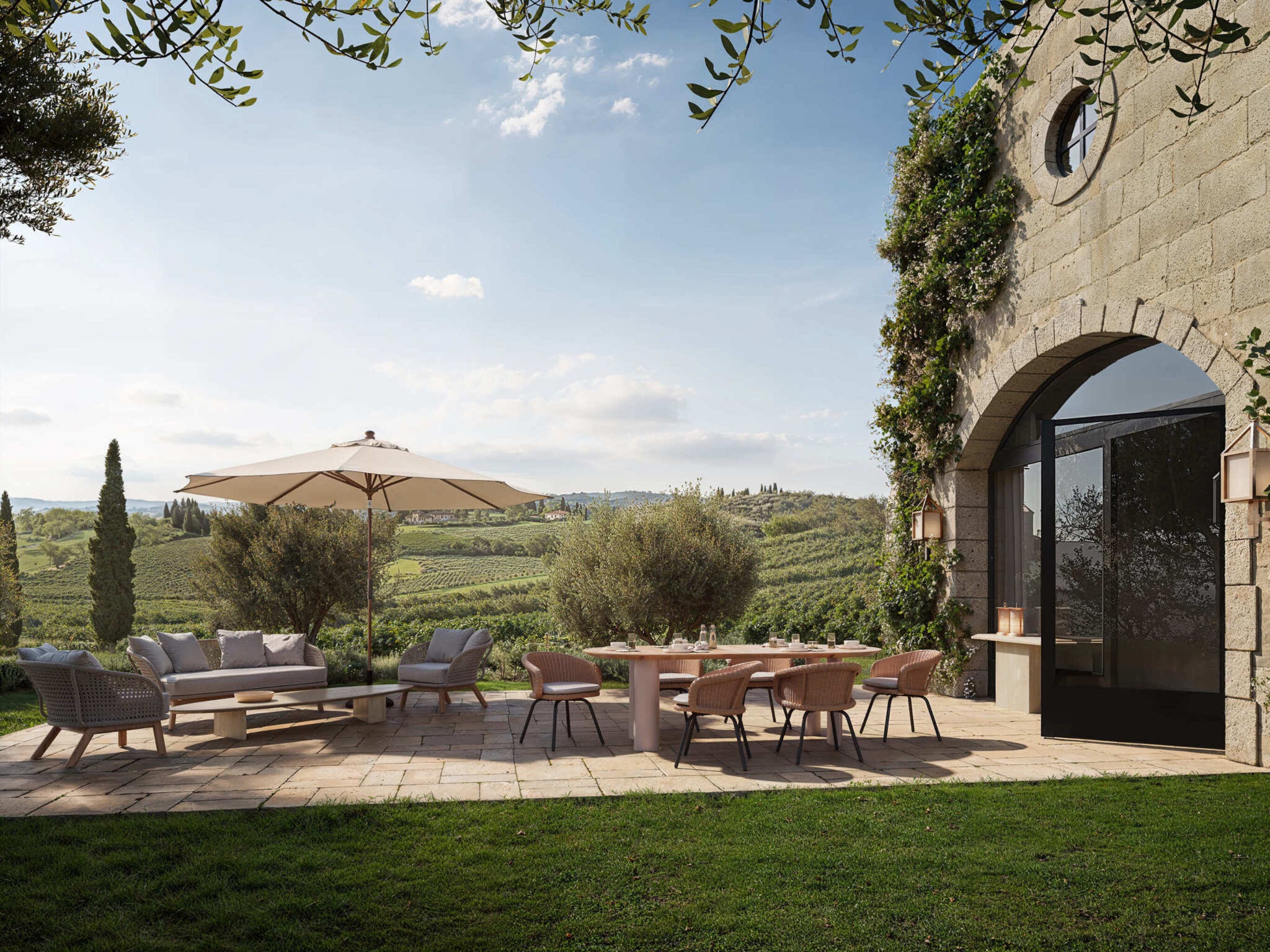 Outdoor Möbel- und Lounge-Kollektion von Eichholtz, Frühjahr 2025 – stilvolle Designs für Garten und Terrasse